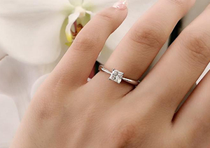 【ダイヤモンド】知的でオシャレな女性におすすめしたいプリンセスカット