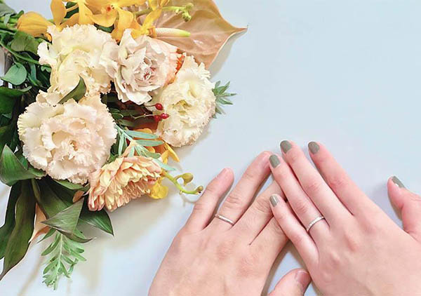 指が細すぎる！オーダーメイドの結婚指輪で理想的な着け心地に